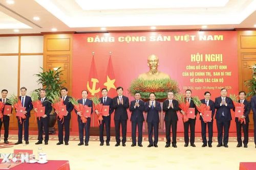 Công bố 12 quyết định của Bộ Chính trị, Ban Bí thư về công tác cán bộ