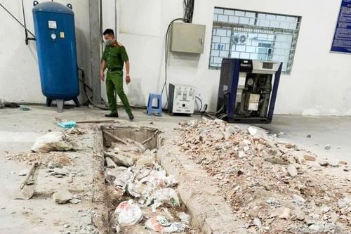 Chôn gần 48 tấn chất thải trong nhà xưởng, nhà xe của công ty