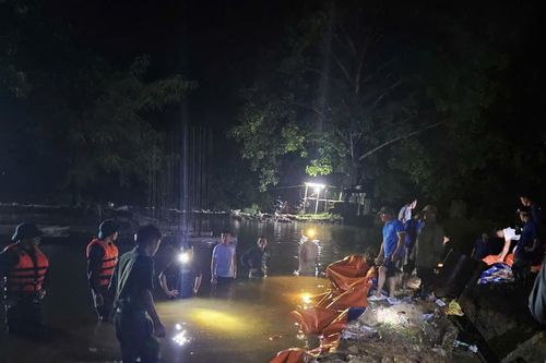 Thanh Hóa: Trắng đêm ứng cứu gần 5.000 hộ dân trước nguy cơ ngập