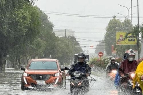 Mưa lớn từ Nghệ An đến TP. Huế, biển có nguy cơ lốc xoáy