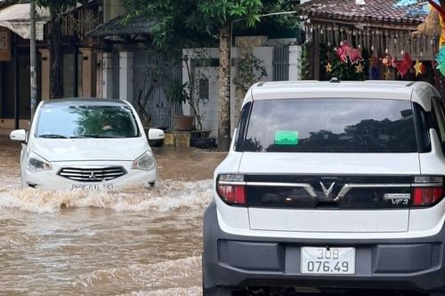 Hà Nội: Nước ngập rút nhanh, chỉ còn vài điểm úng cục bộ