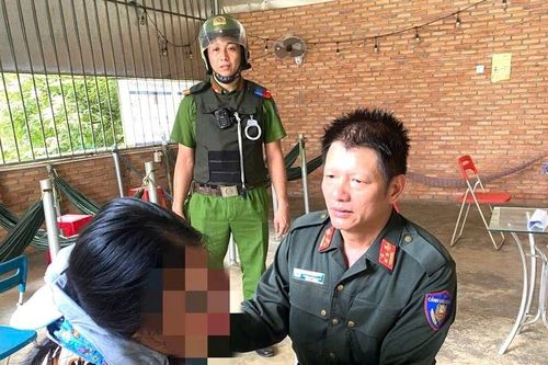 Câu nói của Trưởng Công an xã khiến người phụ nữ bỏ ý định nhảy cầu tự tử