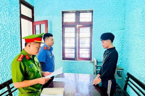 Phê chuẩn khởi tố đối tượng vận chuyển hơn 1 tạ pháo