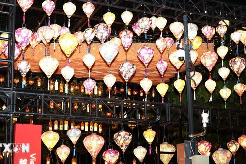 Đèn lồng Hội An góp sắc màu Việt Nam tại lễ hội Trung thu ở Hong Kong
