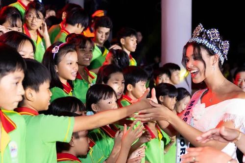 Top 3 Miss World 2026 tiếp tục hành trình ở Việt Nam đón Trung thu với trẻ em