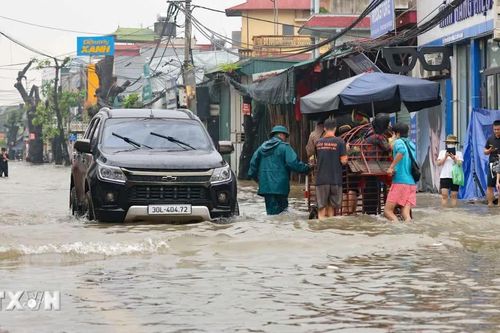 Hà Nội: Tìm thấy thi thể nam sinh nghi bị nước cuốn xuống cống