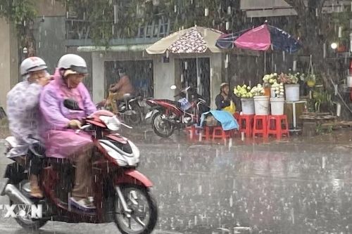 Cảnh báo mưa có cường độ lớn trên 80mm trong 3 giờ ở khu vực từ Nghệ An đến Huế