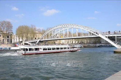Du lịch đường sông lên ngôi tại Paris