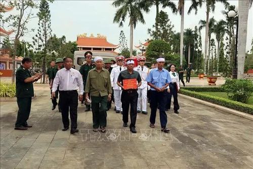 Hỗ trợ thân nhân đưa hài cốt liệt sĩ trở về quê hương