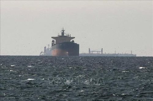 Thêm một tàu chở dầu bị tấn công ở eo biển Hormuz