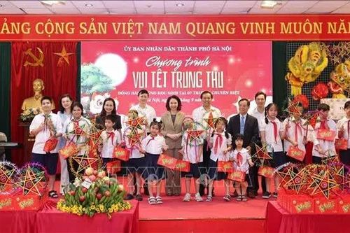 Trung thu yêu thương: Tiếp thêm động lực cho học sinh các trường chuyên biệt