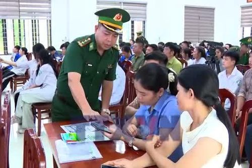 Đồn Biên phòng Cửa khẩu Hoành Mô đồng hành chuyển đổi số cùng nhân dân biên giới