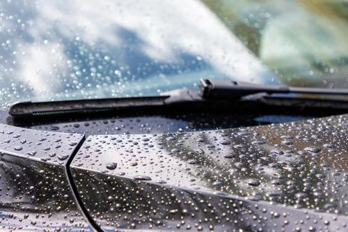 Các nhà khoa học phát hiện mưa làm hỏng lớp sơn bằng tia sét siêu nhỏ