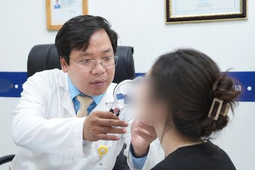 Làm đẹp cấp tốc mùa tựu trường, nhiều nữ sinh mặt sưng như ong đốt