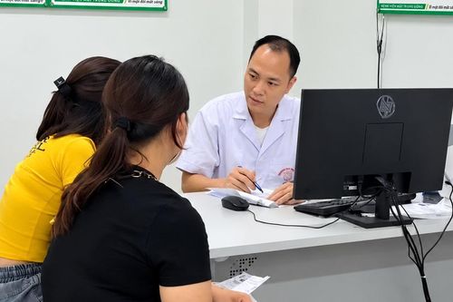 Bác sĩ cảnh báo loạt bệnh cần đề phòng sau ngập úng
