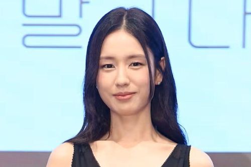 'Nữ thần cổ trang' Ahn Eun Jin gây tranh cãi