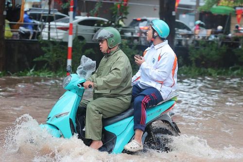 Chủ động phòng bệnh trong và sau ngập úng