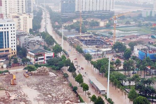 Hà Nội lý giải việc đường Tố Hữu ngập sâu dù cạnh hồ thoát nước Đồng Bông 2