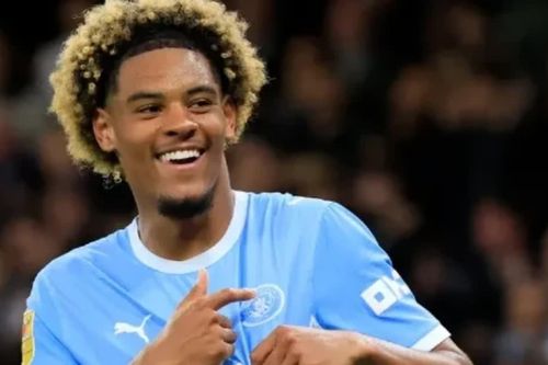 Ngôi sao trẻ 17 tuổi Floyd Samba lập cú đúp trong ngày ra mắt, Man City thắng Norwich 5-0