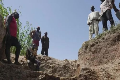Ít nhất 37 nghi phạm khai thác mỏ trái phép tử vong trong trại giam ở Nigeria