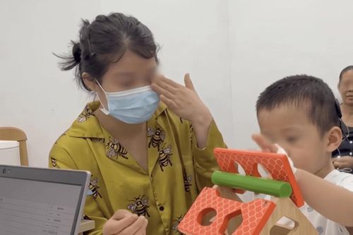 Lần đầu cấy điện cực thính giác thân não cho trẻ điếc bẩm sinh