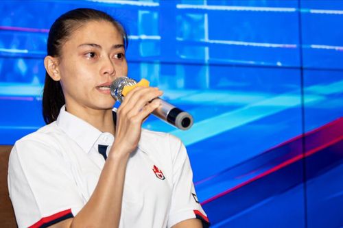 Nữ võ sĩ Việt Nam lập hat-trick vô địch thế giới được trao học bổng