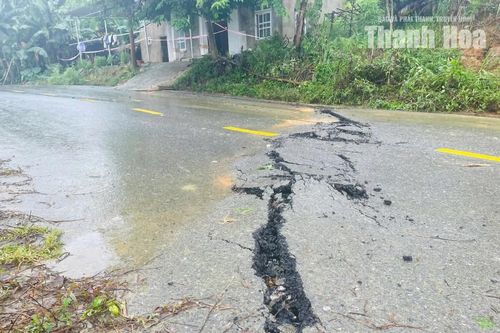 Xuất hiện vết nứt lớn gây sạt trượt trên đồi Lau Ván, xã Linh Sơn