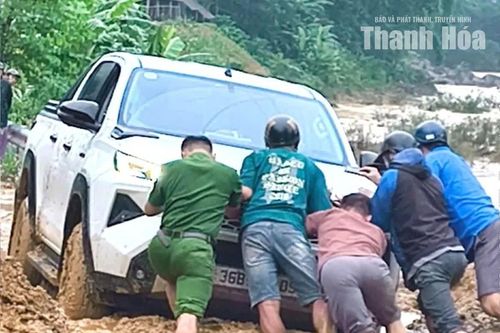 Cảnh báo phương tiện không cố tình di chuyển qua khu vực sạt lở