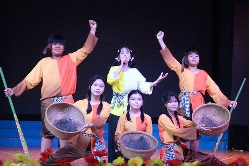 Nuôi dưỡng tình yêu quê hương từ trang viết, câu hát tuổi thơ