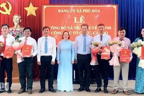 Đảng ủy xã Phú Hòa thành lập mới 13 chi, đảng bộ trực thuộc