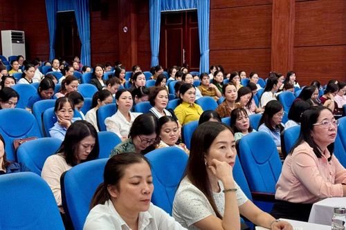 Tập huấn lãnh đạo trường học cho các trường mầm non