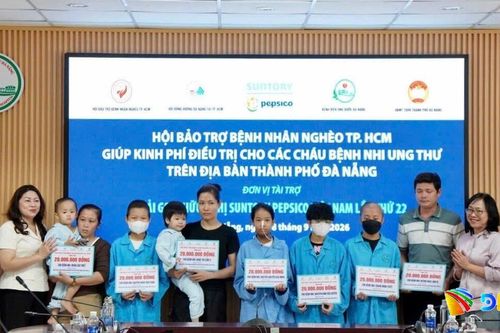 Trao 280 triệu đồng hỗ trợ kinh phí điều trị cho bệnh nhi ung thư