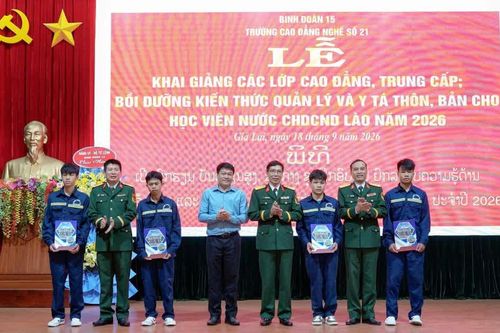 Khai giảng các lớp cao đẳng, trung cấp dành cho học viên Lào