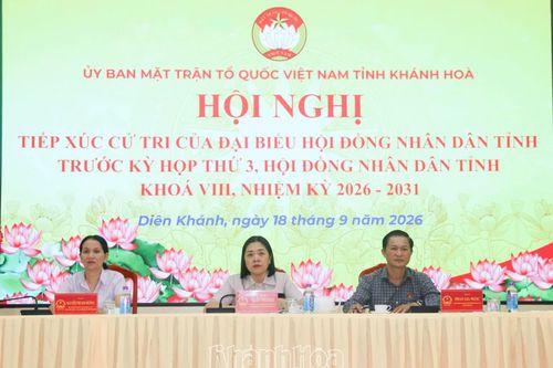 Phó Chủ tịch Thường trực Ủy ban MTTQ Việt Nam tỉnh Trần Thu Mai tiếp xúc cử tri 2 xã Diên Khánh, Diên Lạc
