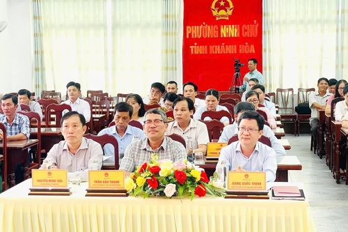 Phường Ninh Chử trao quyết định công nhận 14 tổ trưởng tổ dân phố
