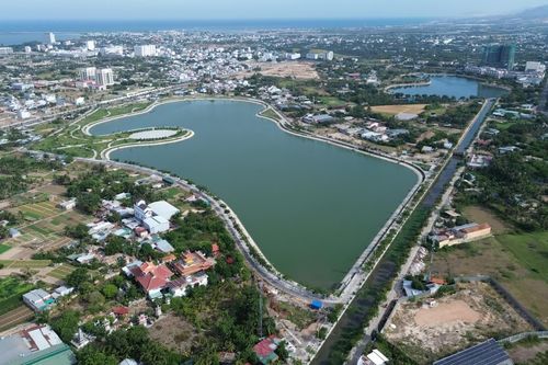Phường Đông Hải xử lý ô nhiễm môi trường tại hồ điều hòa trung tâm