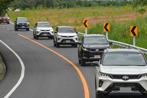 Giá xe Toyota Fortuner 2026 mới nhất: Bảng giá lăn bánh và thông số kỹ thuật các phiên bản