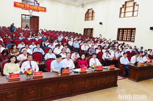 Công bố các quyết định của Ban Chấp hành Đảng bộ tỉnh và Ban Thường vụ Tỉnh ủy về công tác tổ chức, cán bộ
