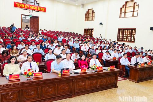 Hội nghị nghiên cứu, học tập, quán triệt các nghị quyết, chỉ thị của Bộ Chính trị