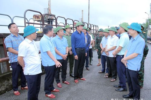 Đồng chí Bí thư Tỉnh ủy Trần Huy Tuấn chỉ đạo khẩn cấp ứng phó mưa lũ và tiêu úng