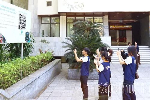 Chuyển đổi số tạo sức bật cho du lịch Đất Tổ