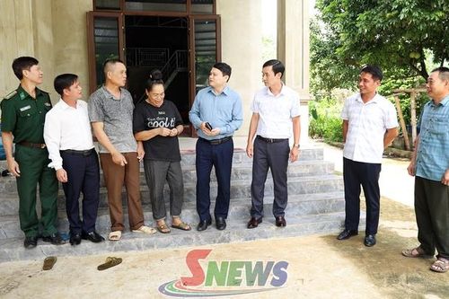 Đồng chí Phó Chủ tịch UBND tỉnh kiểm tra công tác xóa nhà tạm, nhà dột nát tại xã Sông Mã và Chiềng Khoong