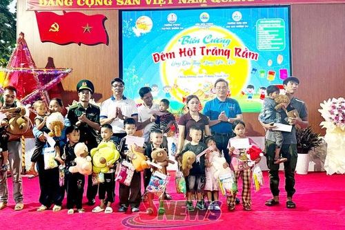 Chương trình 'Biên cương - Đêm hội trăng rằm'