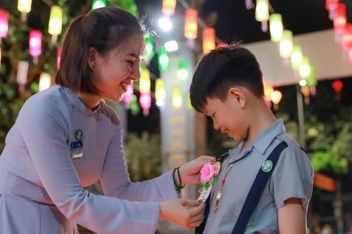 Thơ Trần Quê Hương: Bên triền thương yêu