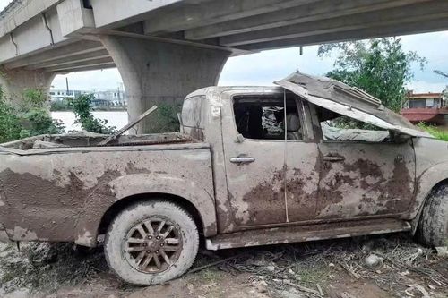 Vĩnh Long: Xe bán tải dưới kênh có xương người, giấy tờ mang tên người đàn ông 45 tuổi