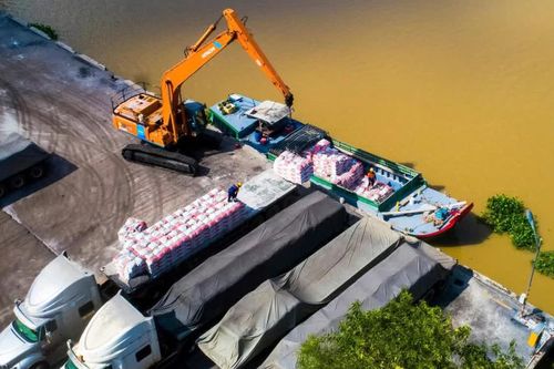 Tiêu thụ xi măng nội địa tháng 8 giảm do mùa mưa nhưng vẫn tăng 33% so với cùng kỳ