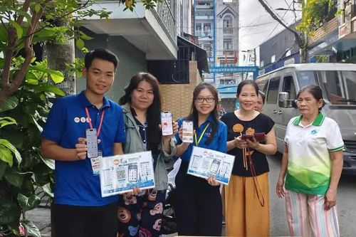 Hàng chục ngàn cán bộ, người dân TP.HCM tham gia phong trào 'Bình dân học vụ số'