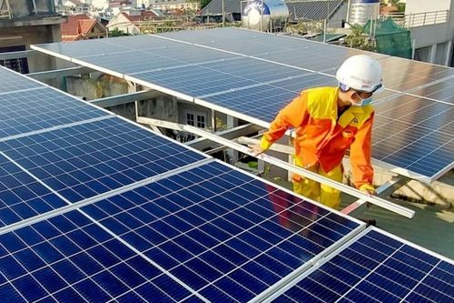 Thúc lắp điện mặt trời mái nhà tại công sở, trường học, bệnh viện