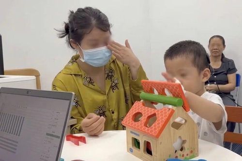 Lần đầu tiên Việt Nam cấy điện cực thính giác thân não cho trẻ điếc bẩm sinh