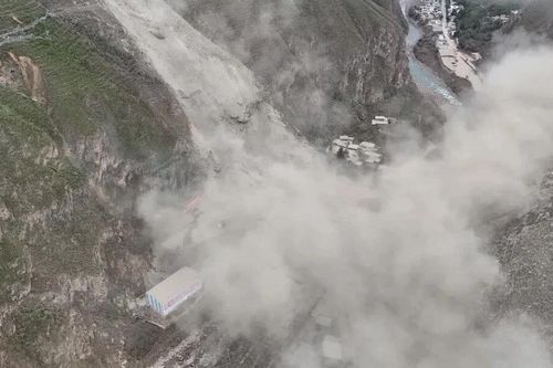 Sạt lở 800.000 m³ đất đá ở Trung Quốc, Mân Giang bị chắn dòng